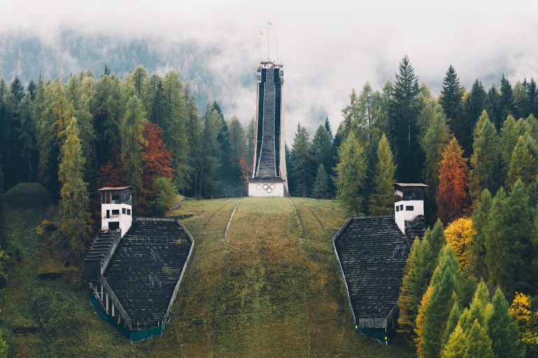 abandoned building 4624178 1920 768x512